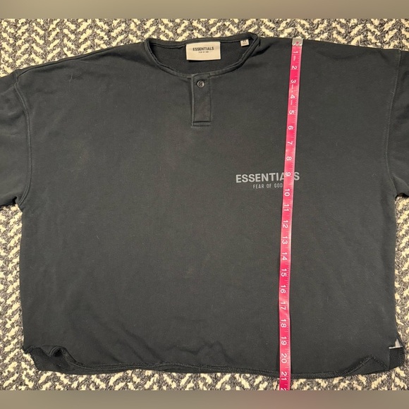 ESSENTIALS FEAR OF GOD Henley Cropped Long Sleeve in Vintage/Washed Black SZ XS - Picture 4 of 6